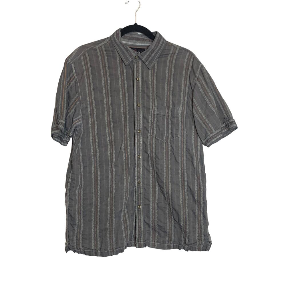 Detailed men gray pin stripes buttoned short sleeves shirt size Large
